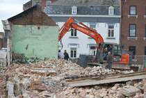 The old Welkenraedt station is being pulled down (27/02/2012)