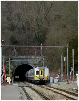 The local train L 5564 to Jemelle is arriving at the station of Esneux on March 3rd, 2012.