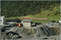 The RE Scoul - Pontressina is approaching Zernez.
13.09.2011