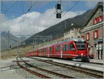 A RhB Allegra is arriving on Bernina Ospizio.
10.09.2011