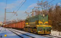 Diesel loc 644-018 is hauling freight train through Maribor-Tabor on the way to Tezno yard. /11.12.2012