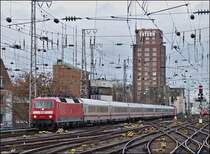120 137-5 is entering with an IC into the main station of Cologne on December 30th, 2012.