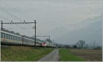 SBB ETR 610 mets IR by St Triphon.
02.04.2013