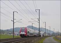 . Z 2211 is running between Lintgen and Mersch on April 8th, 2013.