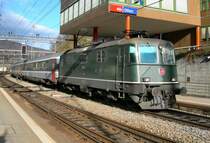 Re 4/4 II 11158 with an EC to Milan in Olten.
22.11.2006
