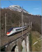 The SBB ETR 610 on the way to Basel by Preglia.
27.01.2015