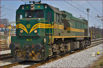 Diesel loc 664-111 run through Maribor-Tabor on the way to Tezno yard. /9.4.2015