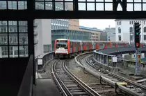 Hamburg Hochbahn DT 3 846-1 arriving at Rödingsmarkt Station from the City Hall Station.

Date: 18. May 2013.