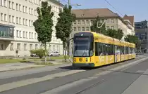 DVB 2839 Line 11 at Zwingerteich, Dresden.

Date: 7. June 2014.