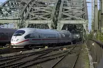 ICE 3 crossing the Hohenzollern Bridge in Cologne. Date: 21. May 2007.