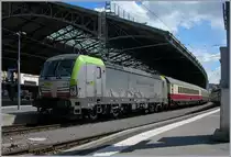 The BLS Re 475 404 wiht the  TEE Rheingold  in Lausanne.
18.04.2017