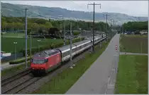 The SBB Re 460 034-2 wiht an IR from Brig to Geneva Airport near Gland.
09.05.2017