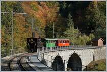 The JS/BAM G 3/32 & with a little train on the Baie of Clarens Viaduct. 
14.10.2018