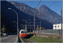 The MC BDeh 4/4 N° 8 between Vernayz MC and Martigny near the old stop La Bâtiaz.
18.11.2018