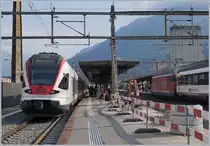 The SBB TILO RABe 524 013 to Castione by his stop in Giubiasco.
30.09.2018