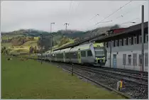 The BLS  Lötschberger  RABe 535 116 and an other one on the way to Bern are arriving at Boltigen. 

22.10.2019
