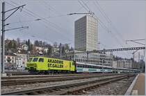A SOB Re 4/4 IV (Re 446) with a Voralpenexpress in St Gallen. 

17.03.2018