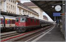 The SBB Re 4/4 11121 (91 85 4 420 121-6 CH-SBB) with a Special Sercie in Lausanne. 

17.08.2019