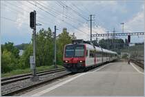 A SBB RABe 560 Domino from Vevey is arriving at Puidoux. 

29.08.2018