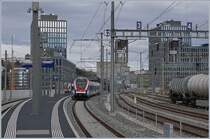 The LÉMAN EXPRESS on the way to Geneva by his stop in Lancy Pont Rouge 

15. Dez. 2019