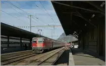 The SBB Re 4/4 II 11124 is arriving at the Landquart Station wiht his RE St.Gallen - Chur.

01.12.2011