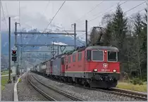 The SBB RE 420 341-0 and other ones wiht a Cargo train onthe way to Spiez by Mülenen.

09.11.2017