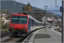 The RE 18123 from Frasne to Neuchâtel by his stop in Travers.

23.11.2019