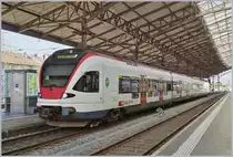 RESTEZ CHEZ VOUS - STAY AT HOME the massage vor this time on a SBB RABE 523 018 in Lausanne.

10.04.2020