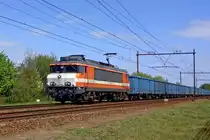 RFO 1828 hauls a gypsum train through Alverna on 13 April 2020. RFO 1828 used to be a LOCON Benelux electric.