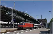The SBB Re 460 052-4 with an IR 90 by his stop in Lausanne. 

11.04.2020