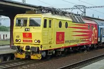 CD 362 119 advertises for the Czech Postal Service while calling at Kolín on 24 May 2015.