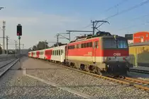 ÖBB 1142 625 pushes an RB to Passau out of Schärnding on 6 September 2018.