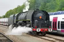 Old and new with 141R-840 passing BiBi Transilien trainsets in Longueville on 17 Sep[tember 2011.