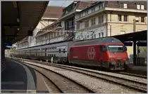The SBB Re 460 004-5 with an IR 15 to Luzern in Lausanne. 

25.04.2020