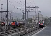 The SBB Am 843 077-9 in the Geneva La Praille Cargo Station and a incomming RABe 522  Léman Express in Lancy Pont Rouge. 

10.03.2023