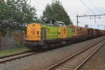 On a grey 4th of August 2024 RRF 24 hauls an engineering train through Nijmegen-Dukenburg and catches the photographer by surprise.