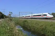 Something special: on the Betuweroute freight artery, passenger trains are normally not seen, but on 5 August 2024 diverted ICEneo 408 003 passes Valburg toward Arnham and Cologne due to works between Utrecht and Arnhem. Class 408 is the multi-system version of Class 407.