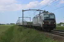 RFO 193 949 hauls an intermodal train through Hulten on 5 June 2024.
