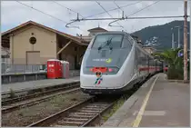 The FS Treniatlia Intercity IC 633 from Milano Centrale (from 07:10) to Ventimiglia (at 10:54) with the power car E 414 113 (91 83 2414 113-7 I-TI) seen here at the end of the train has arrived in Alassio and waits briefly for the return move.

June 17, 2024
