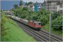 The SBB Re 4/4 II 11281 (Re 420 281-8) with a Cargo train by La Tour the Peilz. This train is on the way to Lausanne. 

21.06.2024