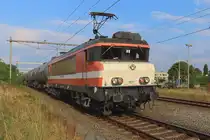 RFO 1831 hauls an oil train through Wijchen on the evening of 25 August 2024.