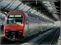 450 007-0 is waiting for passengers at the main station of Z�rich on December 27th, 2009.