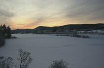 An X2000 drives into the morning sun on 27.12.2008 at Torpshammar.

