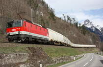 this 1144 is pushing hard on the end of this unit train up the Arlberg pass
