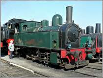 . The steam locomotive 2002 from 1929 was built by Tubize M�tallurgiques and it belongs to a member of the Association CFV3V. It was previously at the SAFEA at Houdeng-Goegnies, where it run under rhe number SA 03. The picture was taken in Mariembourg on September 28th, 2008.