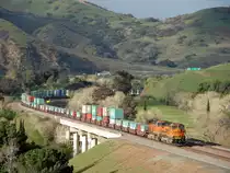 BNSF 935 as DPU near Riverside, CA