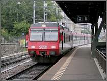 A SOB local train is arriving at St. Gallen on August 20th, 2006. 