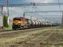 C36-7 1553 with 62 oil-cans 

the total weight of train is about 6500 tons, which can be moved by a single engine due to the absolutely flat profile of the line.