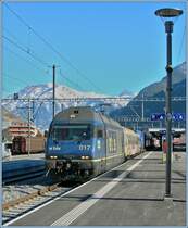 BLS Re 465 017-2 with a RoLa Cargo Train in Visp. 
29.01.2008