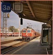 The BB 1044 102-0 with a Cargo Train in Graz. 
(analog picture)
September 2004